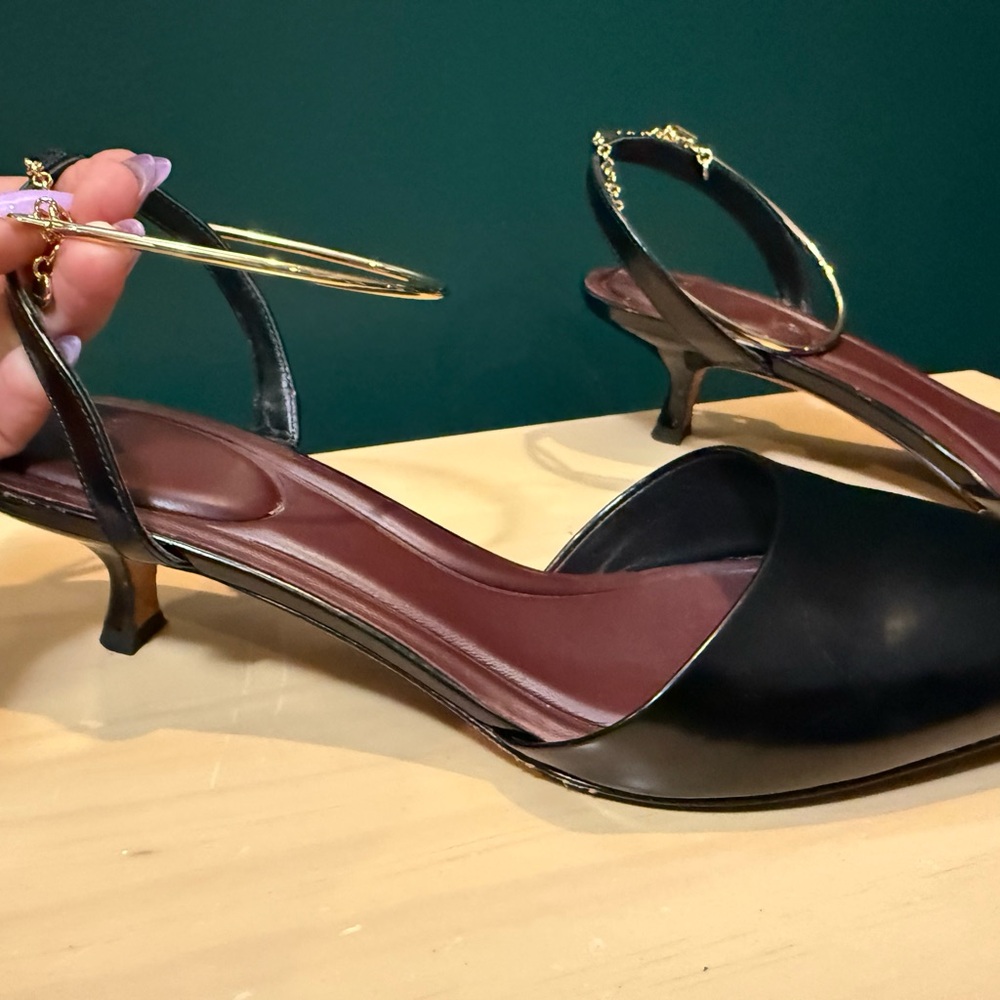 Vero Cuoio Black Heels with Gold Chain Detail - Picture 5 of 5